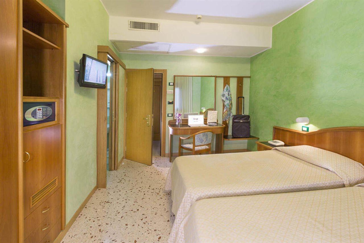 Hotel Maja Пескара Экстерьер фото