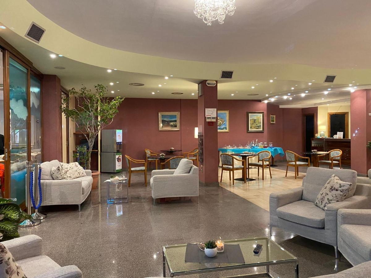 Hotel Maja Пескара Экстерьер фото