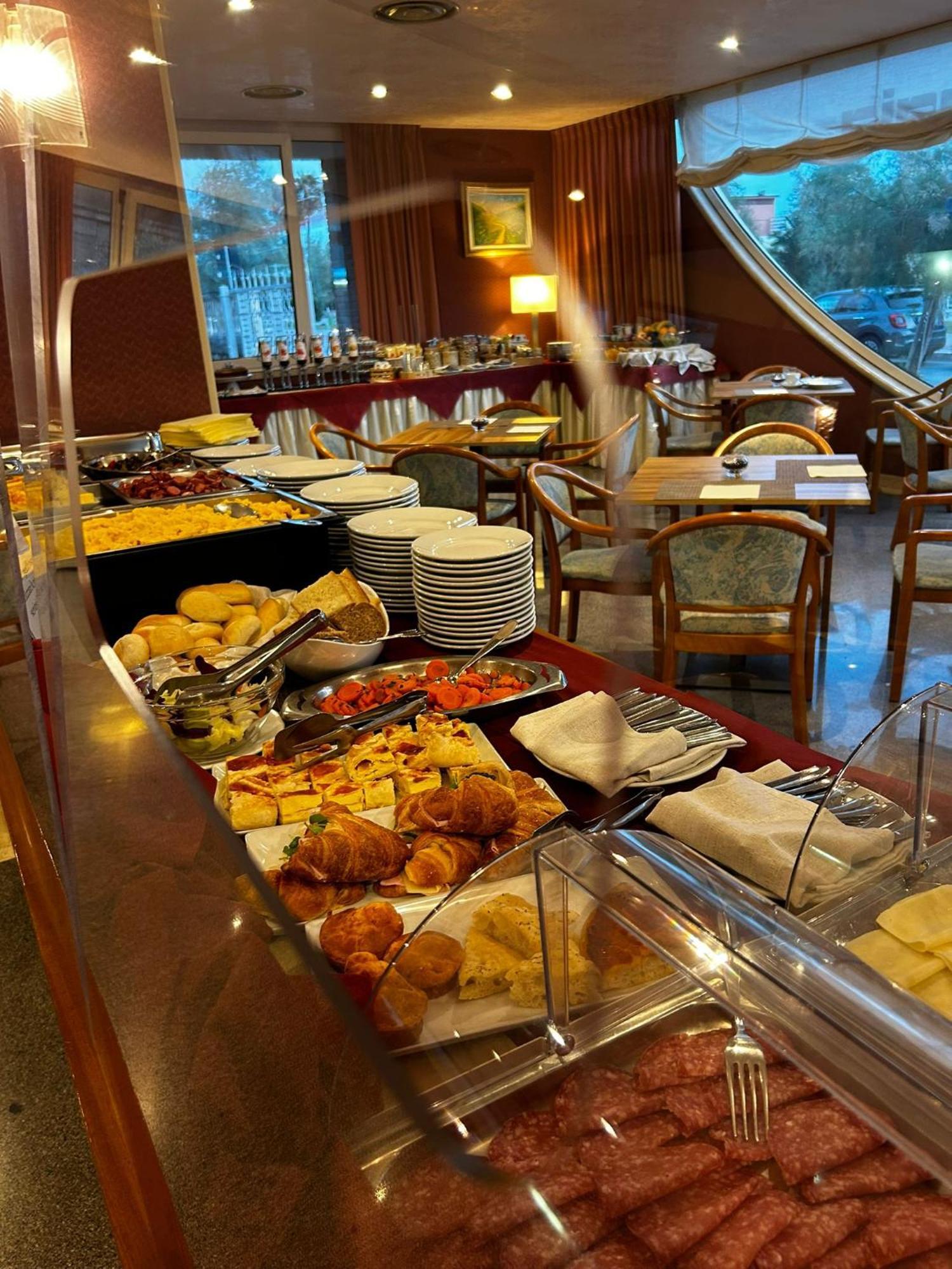 Hotel Maja Пескара Экстерьер фото