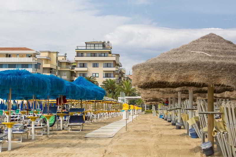 Hotel Maja Пескара Экстерьер фото